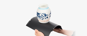 Snapmaker U1 Smooth PEI Build Plate — flexing the plate to remove a model